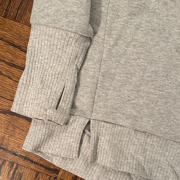 ALO Yoga Turtleneck Sweatshirt - Picture 3 of 4